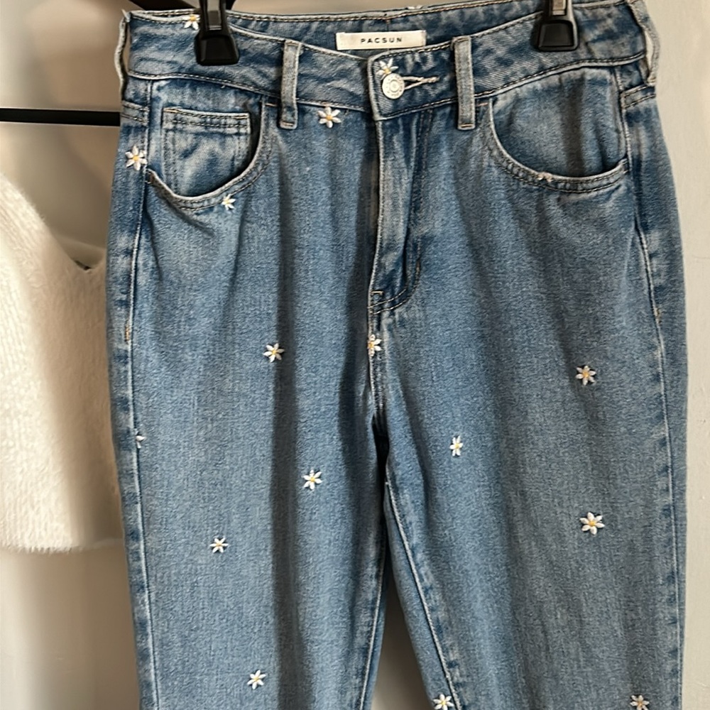 PacSun Raining Daisy Embroidered Denim Mom Jeans